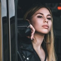 RitaCherrish Adlı Modelin Çevrimdışı Sohbet Odası