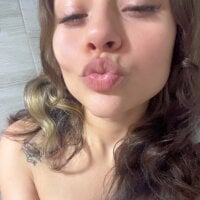 LittleCheerry69 webcam model