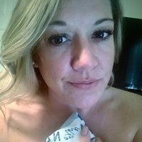 ambitious213-johnny's Offline Chat Room