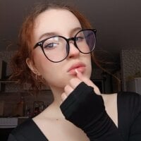 MayaSunn Adlı Modelin Çevrimdışı Sohbet Odası
