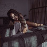 Emie_Rose's Offline Chat Room