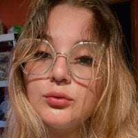 littlehotgirl22 webcam