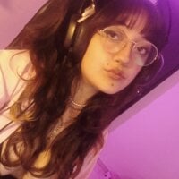 maehorny303av's Offline Chat Room