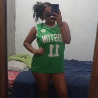 Lamorena_69's Offline Chat Room