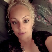 AmeliaScottxxxx's Offline Chat Room