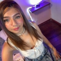 Isabella18_pink webcam model
