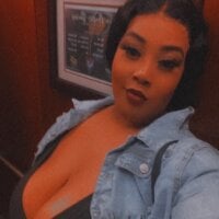 Thickashoney23's Offline Chat Room