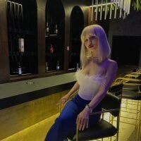 shinyblondie model avatar