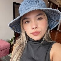 LuisaReyes_2911 webcam model