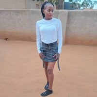 LittleQueen20 webcam model