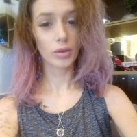 christinne_'s Offline Chat Room