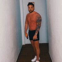 Johnny_Bigs' Offline Chat Room