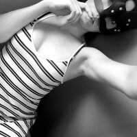 SubMissyBee's Offline Chat Room