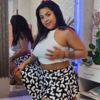 CurvyyQueenXO webcam model