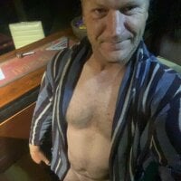 nudefantisynaked's Offline Chat Room