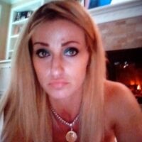 Sweetasspussy87's Offline Chat Room