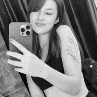 YvonnePhillipsのオフラインチャットルーム