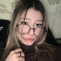 LadyFoxLove model avatar