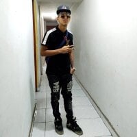 zeus_22_cm webcam model