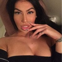 Sexxylorry's Offline Chat Room