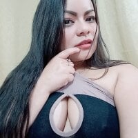 CurvyDaniela's Offline Chat Room