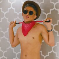 AndyHot0321's Offline Chat Room