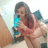 Ginata_Girl Adlı Modelin Çevrimdışı Sohbet Odası