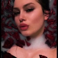 MeganNudes' Offline Chat Room