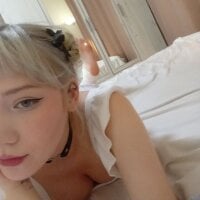SuzyVanlaar webcam model