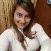 Diammante Adlı Modelin Çevrimdışı Sohbet Odası