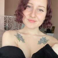 Medlun fully nude on webcam for live porn video chat