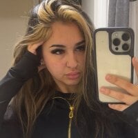 BrunetteBrat-xo webcam model