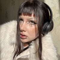 KiraGothGirl webcam model