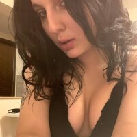 LizzzyLondon's Offline Chat Room