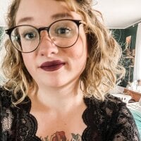 thatcutegirlwtheglasses' Offline Chat Room