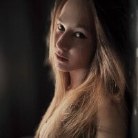 Courtney_Luv model avatar