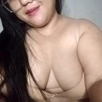 Azaleah30 webcam model