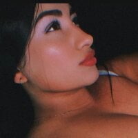 Zara_Sparkle webcam model