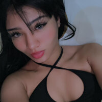 roxxi_18's Offline Chat Room