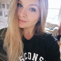 Tinkerbellxoxo's Offline Chat Room