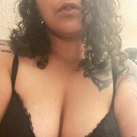 elliekissesxox's Offline Chat Room