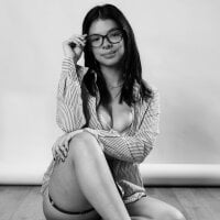 yungelitamor_ webcam model