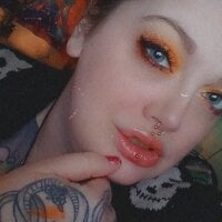 OfficialEmmaBee333's Offline Chat Room