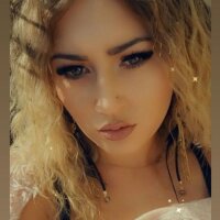 Angelina_Jolis' Offline Chat Room