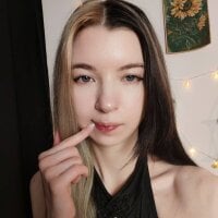 Emmie_shy webcam model