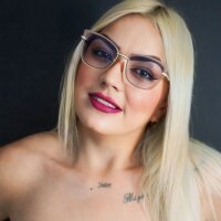 shararousee's profile image'