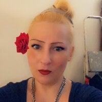 Angela_Pornostar's Offline Chat Room