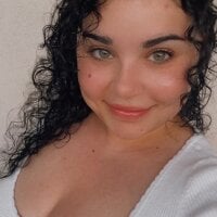 BustyMadison webcam model