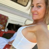 HeIsMyKing01 Adlı Modelin Çevrimdışı Sohbet Odası