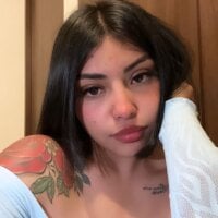 Jasmie-18's Offline Chat Room
